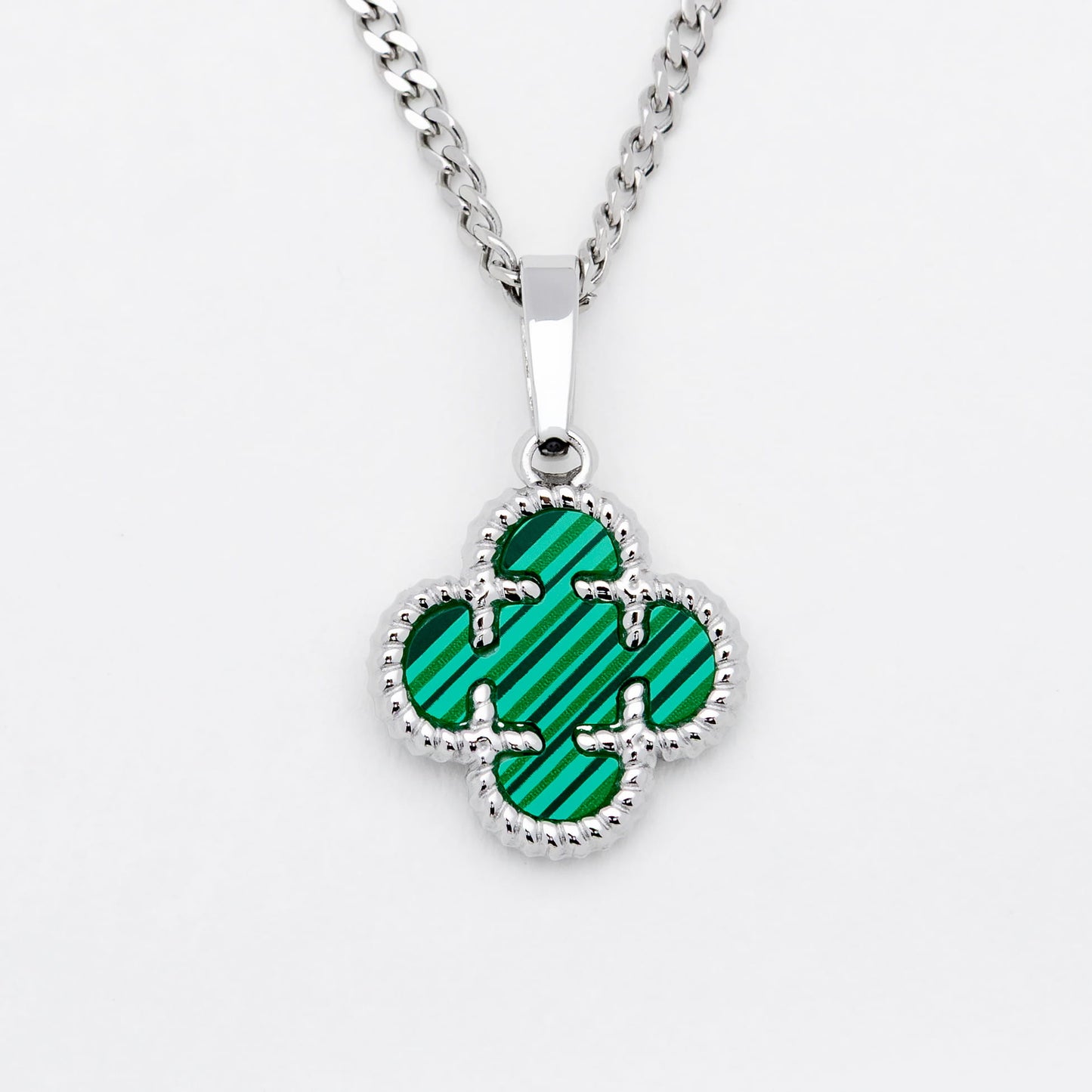 clover medaillon grün